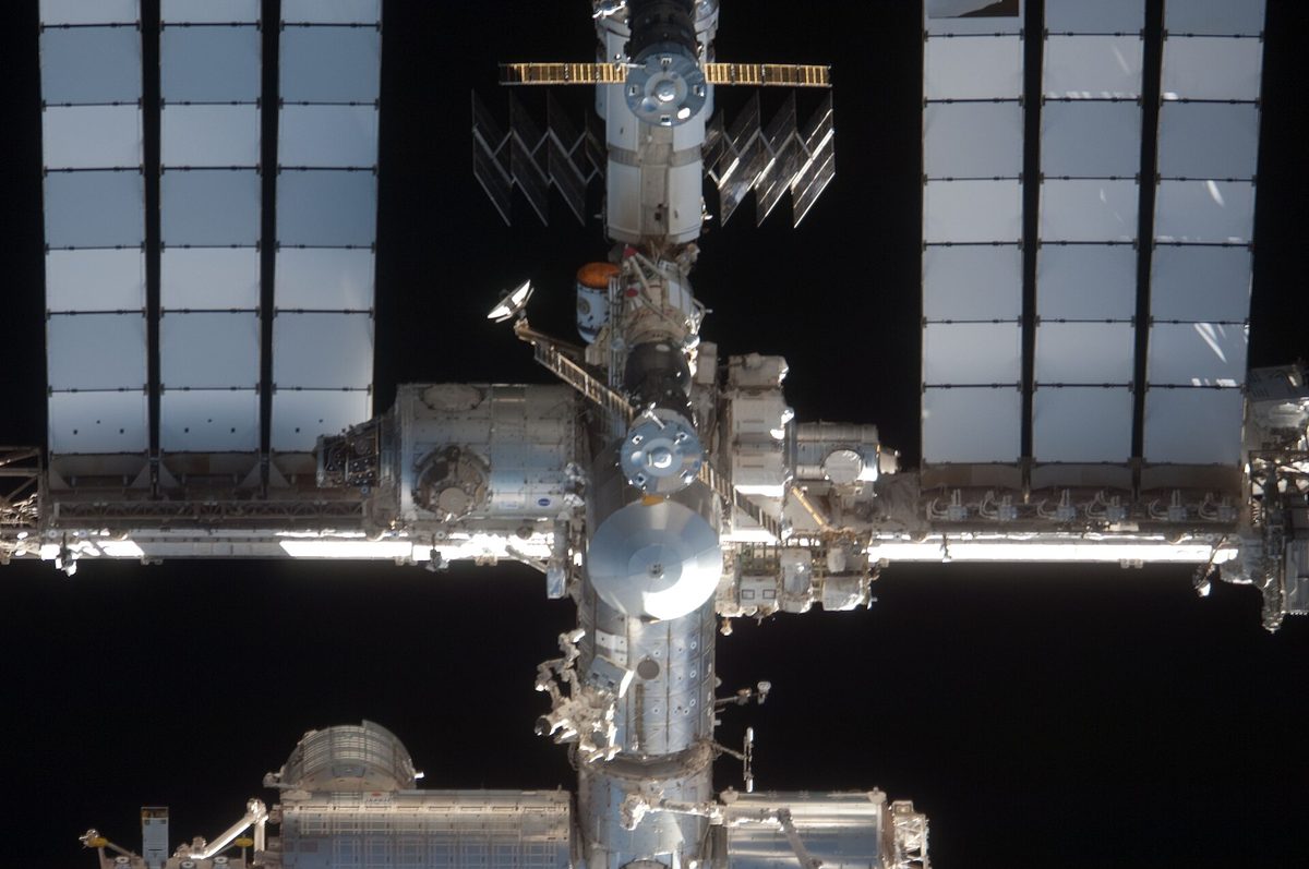 A qué altura y a qué velocidad vuela la ISS