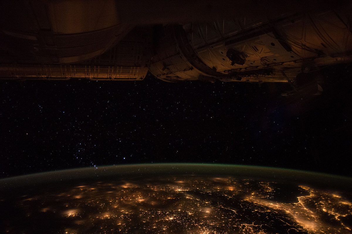 Las luces de Europa desde la estación: el mapa en tiempo real recorre exactamente esta geografía.
