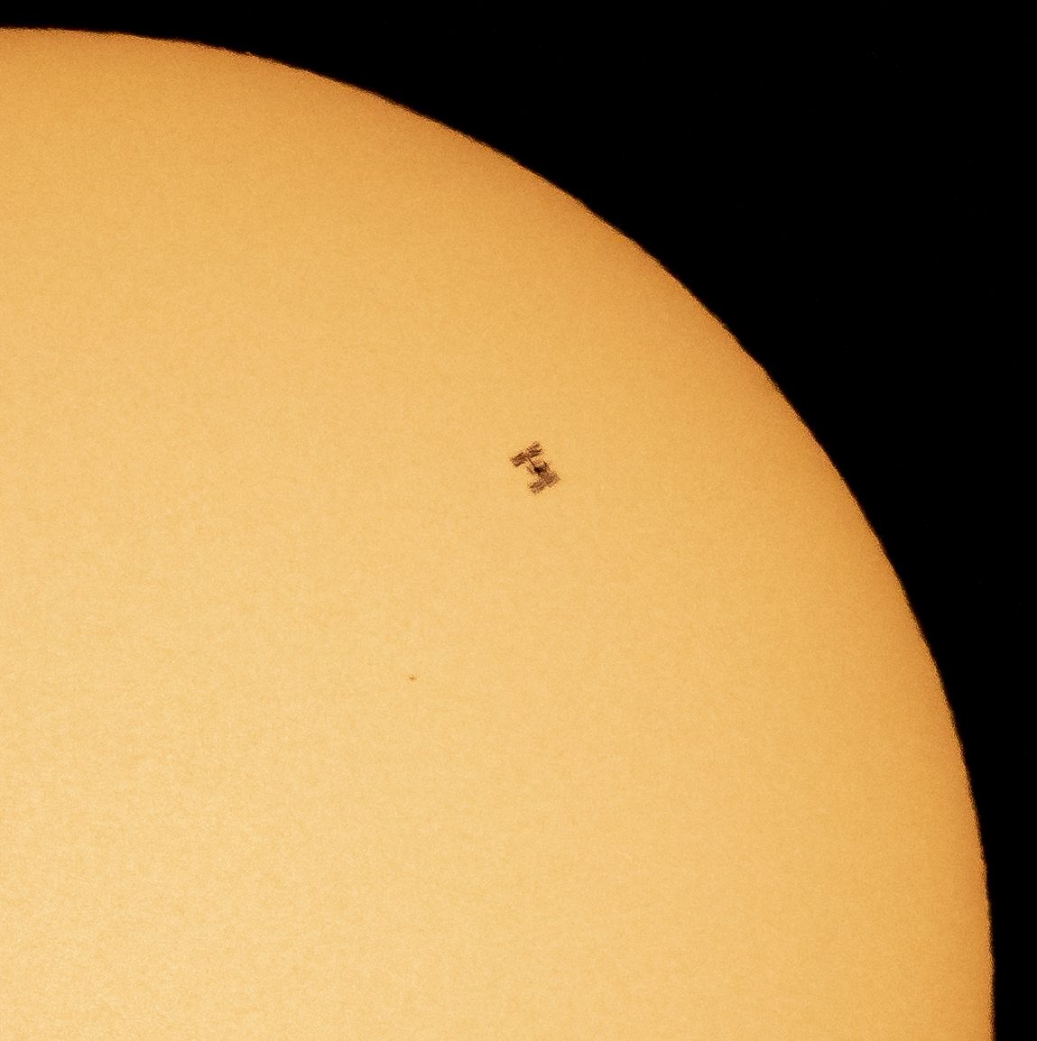 Tránsitos de la ISS: cuando cruza por delante del Sol o de la Luna